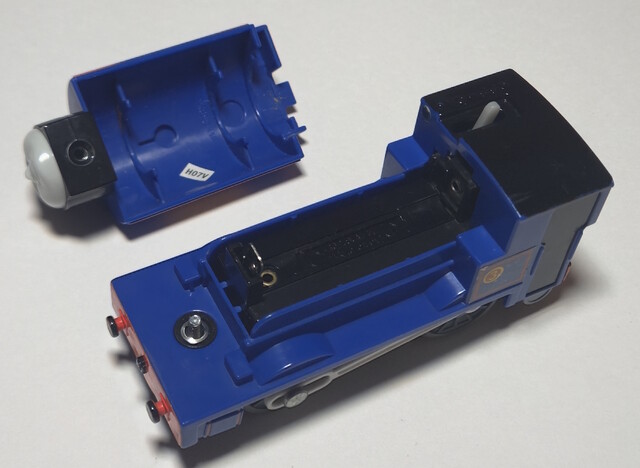 battery_compartment chassis date_code motor_road_&_rail power_car sir_handel sticker thomas_the_tank_engine tomy toy train // 3415x2498 // 1.5MB